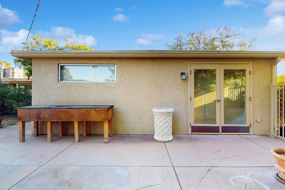 6BR Home w/ a Private Pool, W & D, & Large Yard