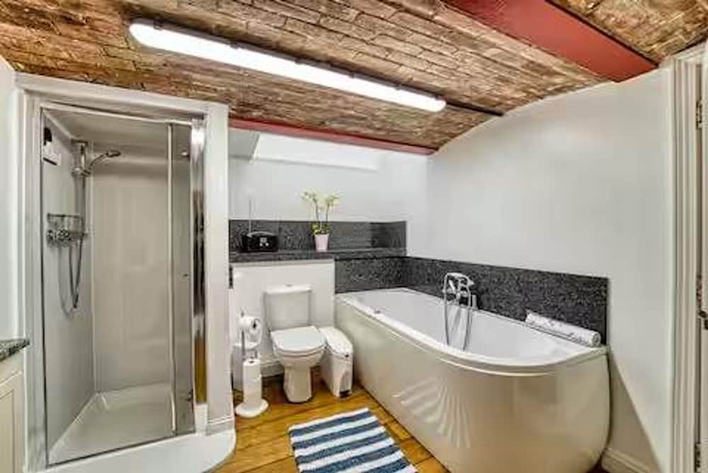 Host Stay The Basement on the Tything