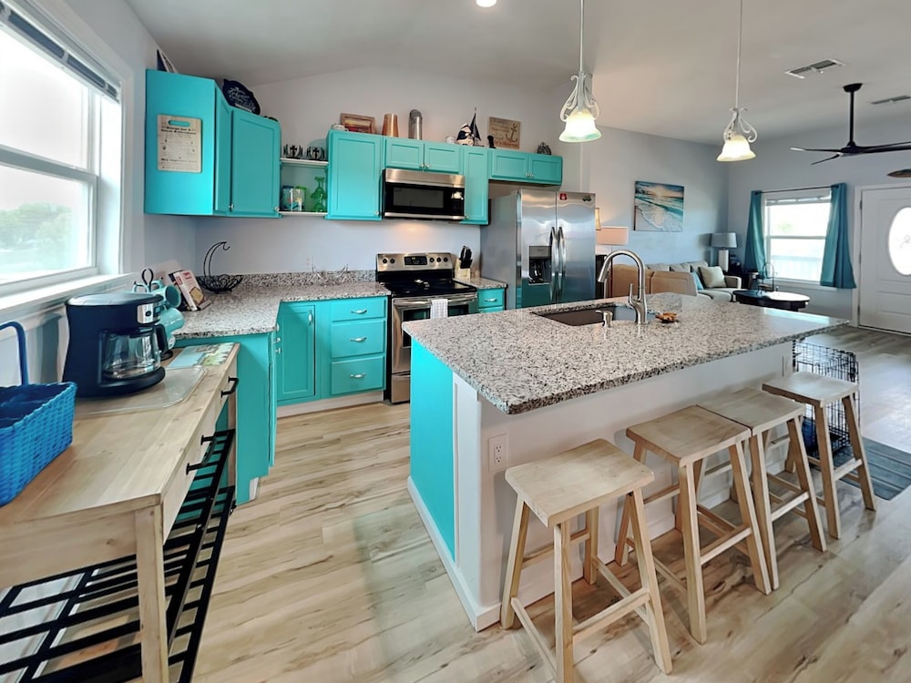 Pura Vida Oasis by Miss Kitty’s