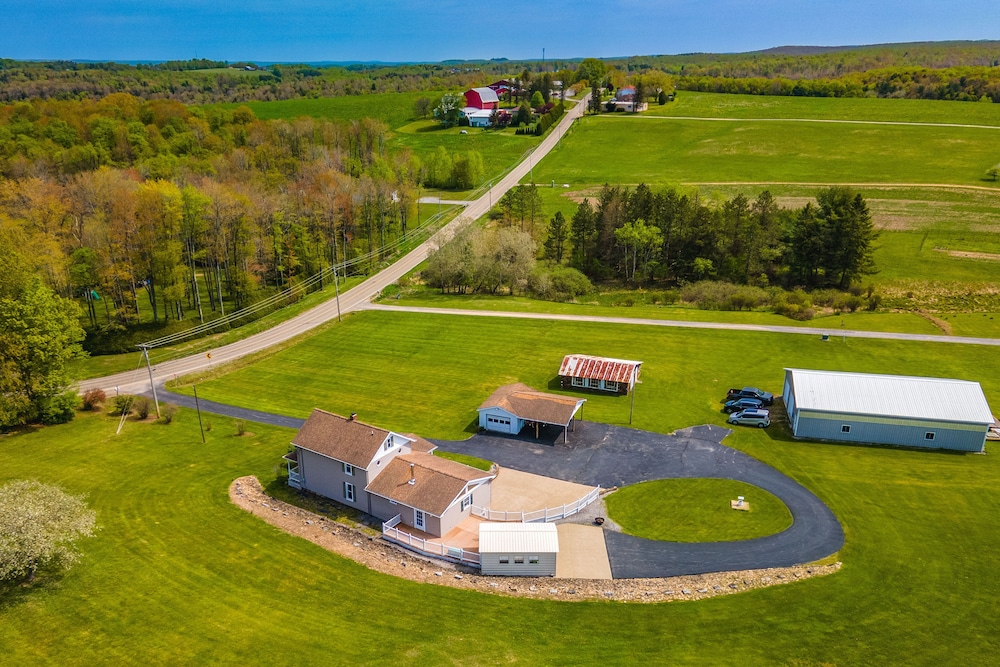 Spacious Pennsylvania Vacation Rental w/ Backyard view 3
