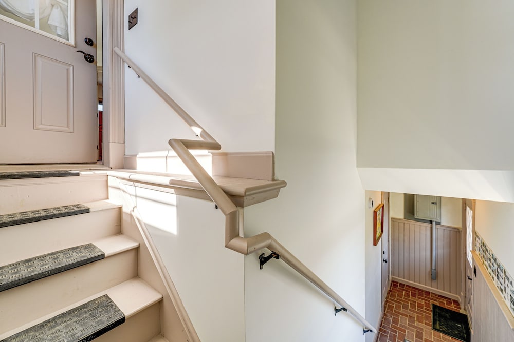 Charming Apt w/ Shared Outdoor Space in Lisbon!