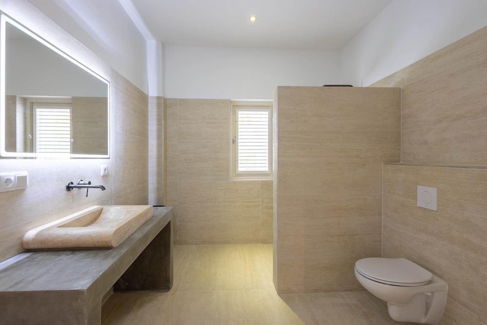 Villa Azure Vista 6BR Luxury Stay w 2 Pools