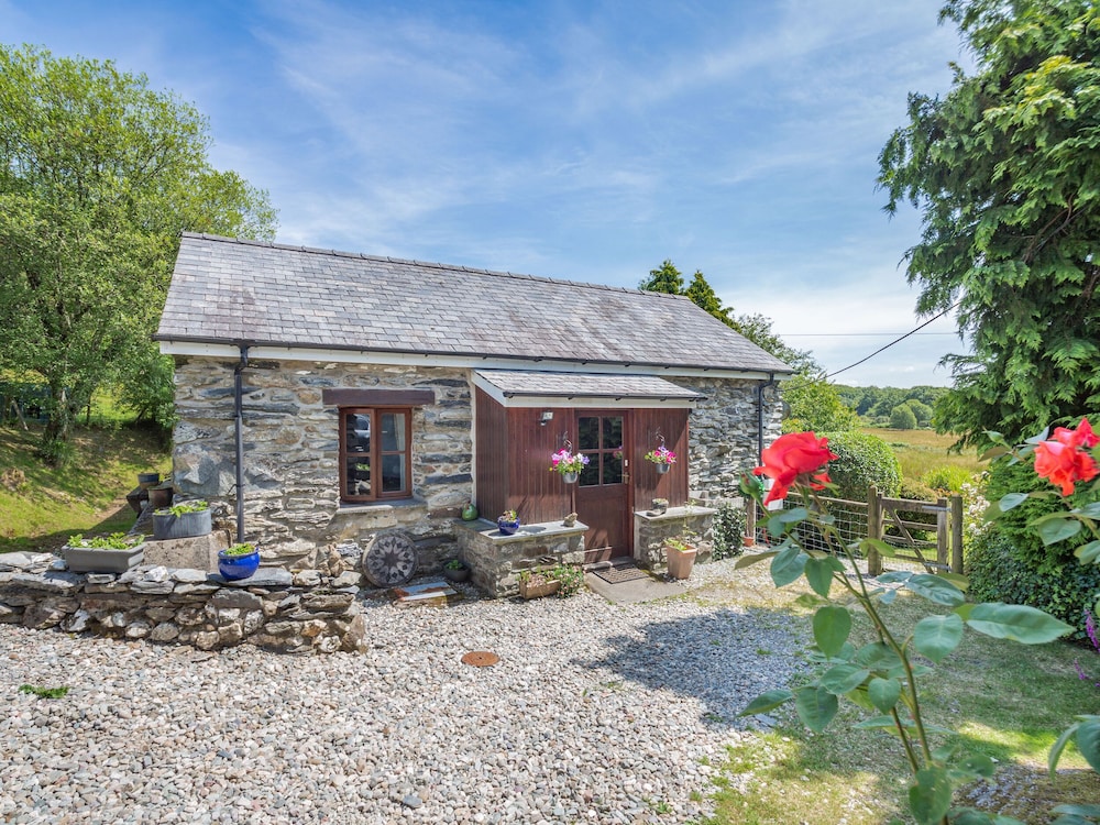 Caernarfon Vacations - Bwythyn Y Wennol - Property Image 1