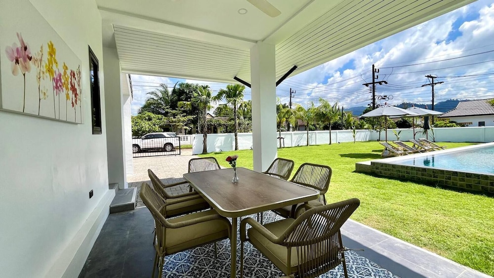 Khaolak Pool Villa With 3 Bedrooms
