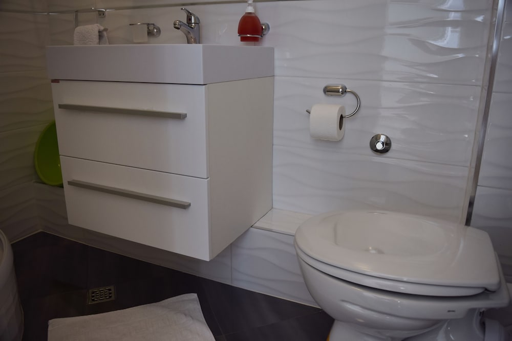 Jele Rooms