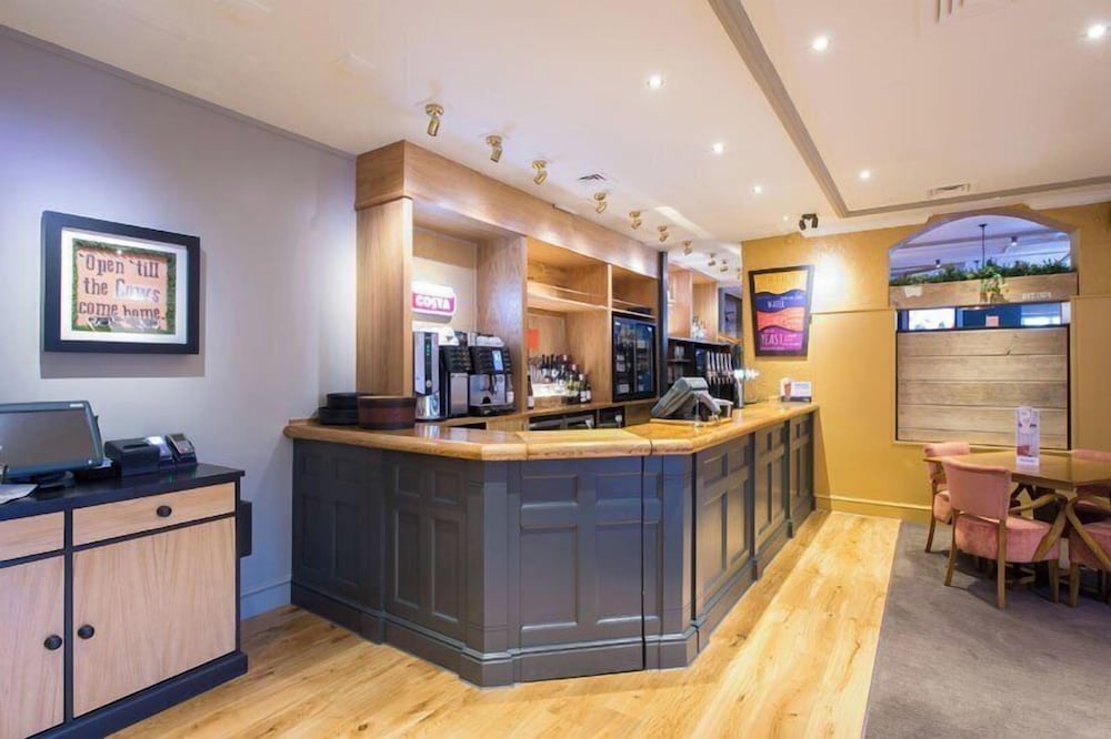 Premier Inn Cardiff West — photo 3