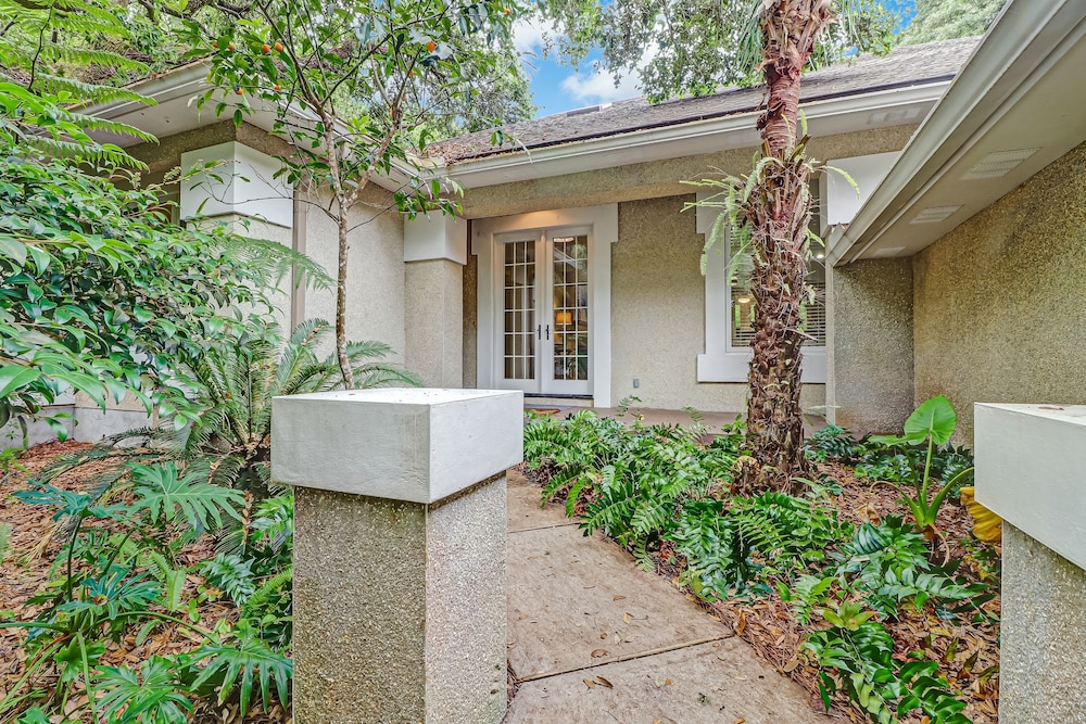 Dog Friendly Home Includes Beach Access and Bike Free to Use during Stay by RedAwning view 5