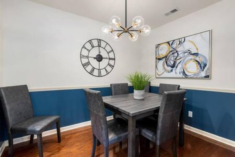 Birmingham Vacations - Location Clean Quiet and Comfortable Community - Property Image 3