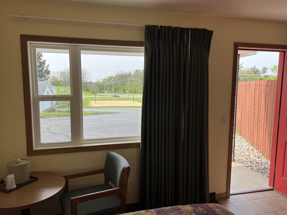 All Star Inn & Suites
