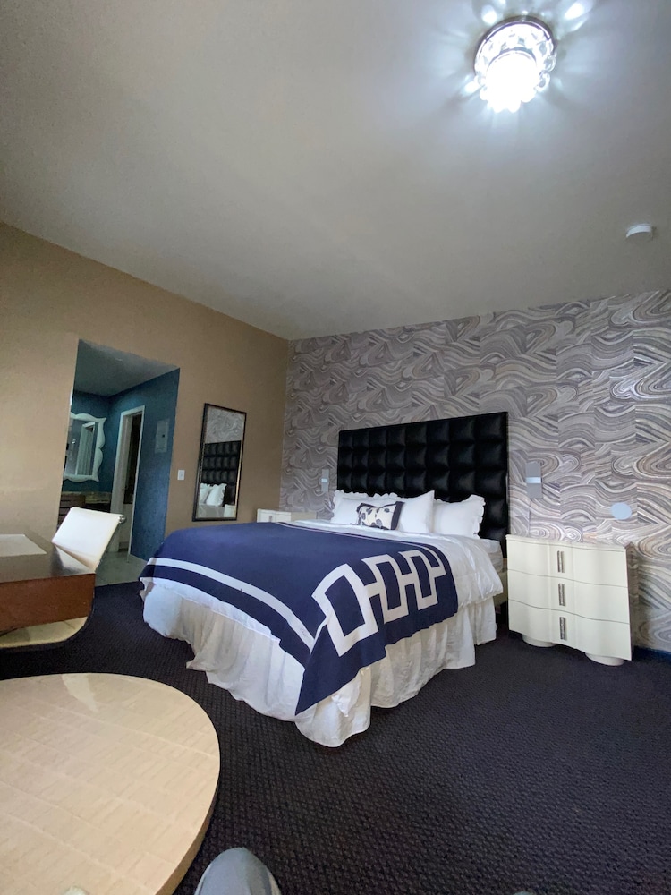Crown Motel