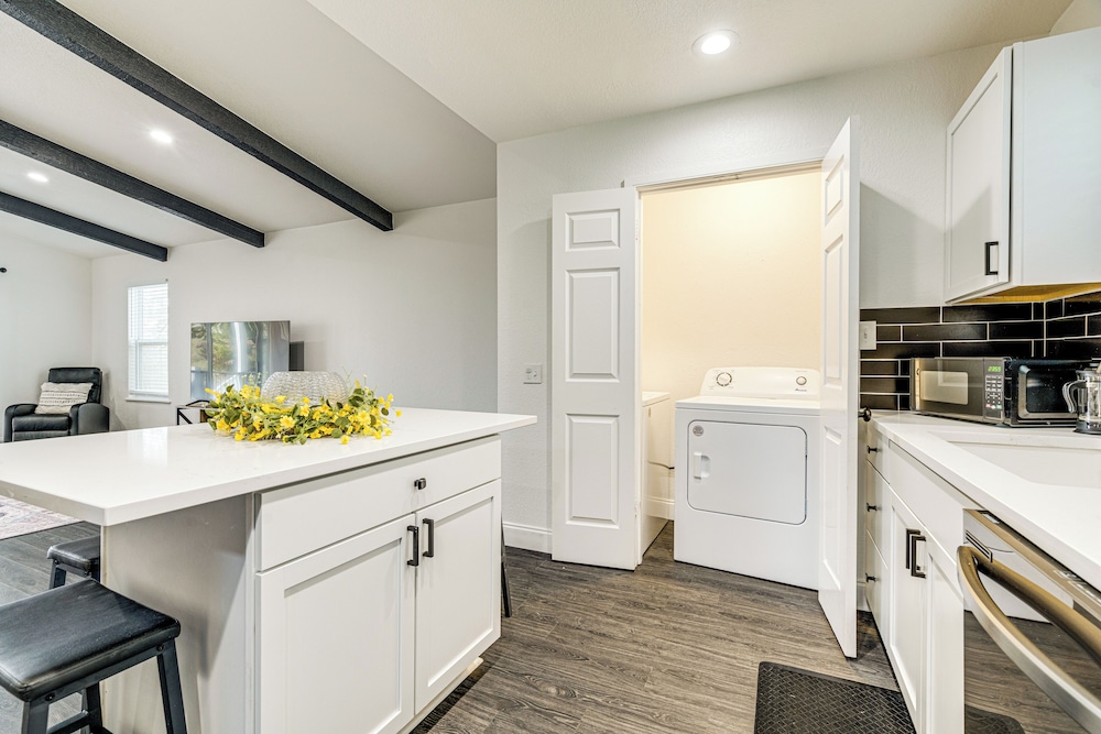 Private Hot Tub & Golf Course Views: Lakeway Gem