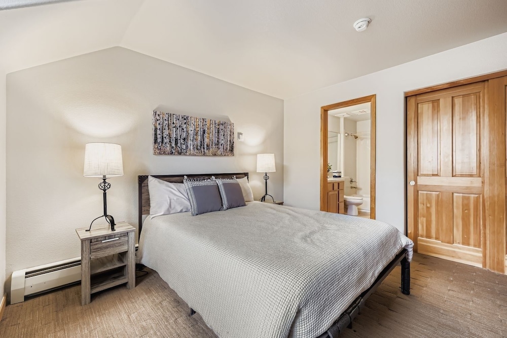 5094 Gateway 3 Bedroom Condo