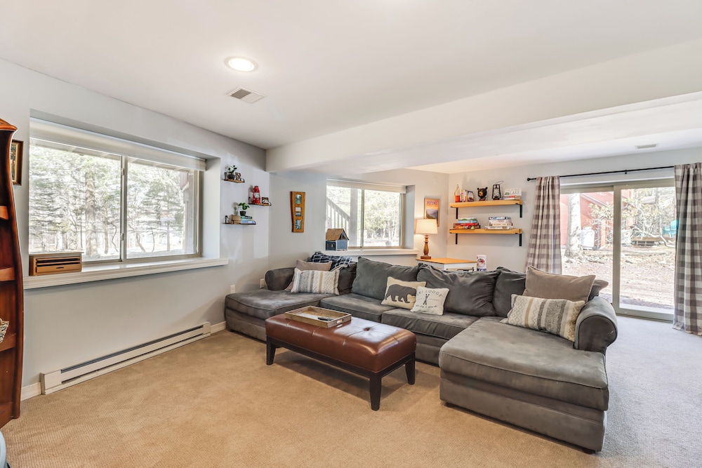 Walk to Lake Harmony: Family Retreat w/ Decks!