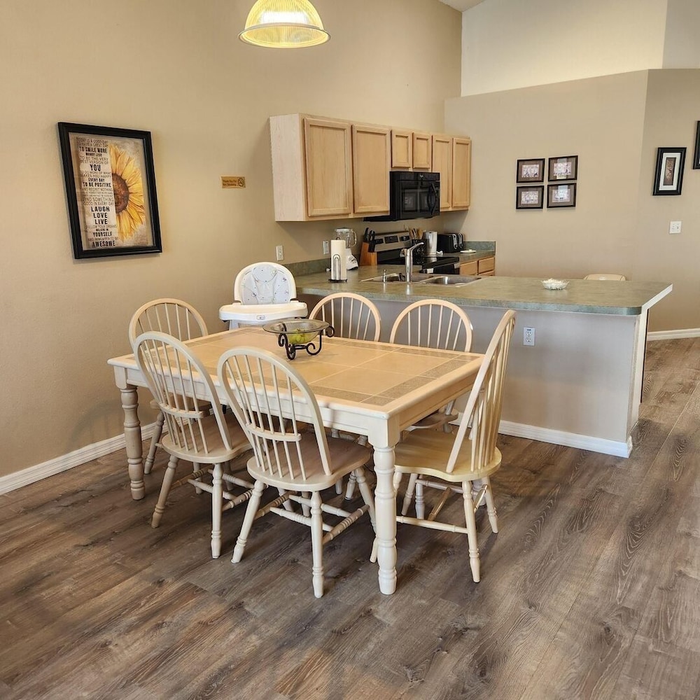 LKB4705AW 4 Bedroom villa in Lake Berkley 4 Home