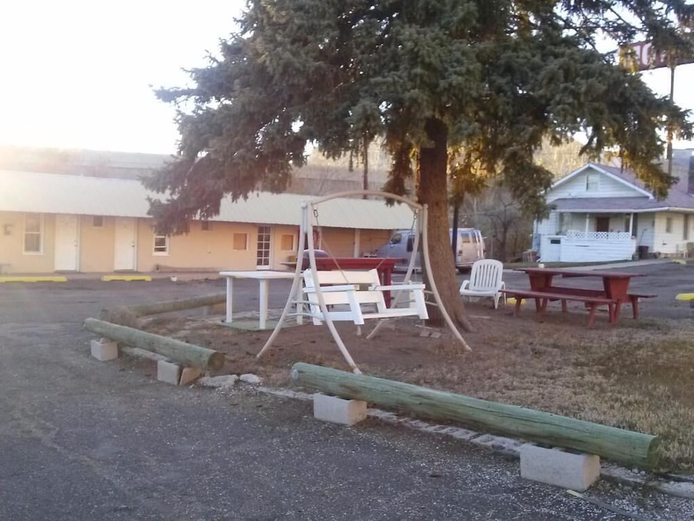 Riverside Motel