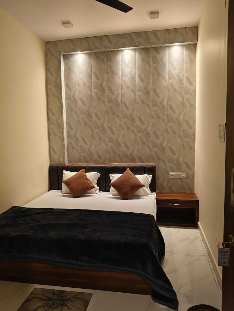 Manglam Guest House