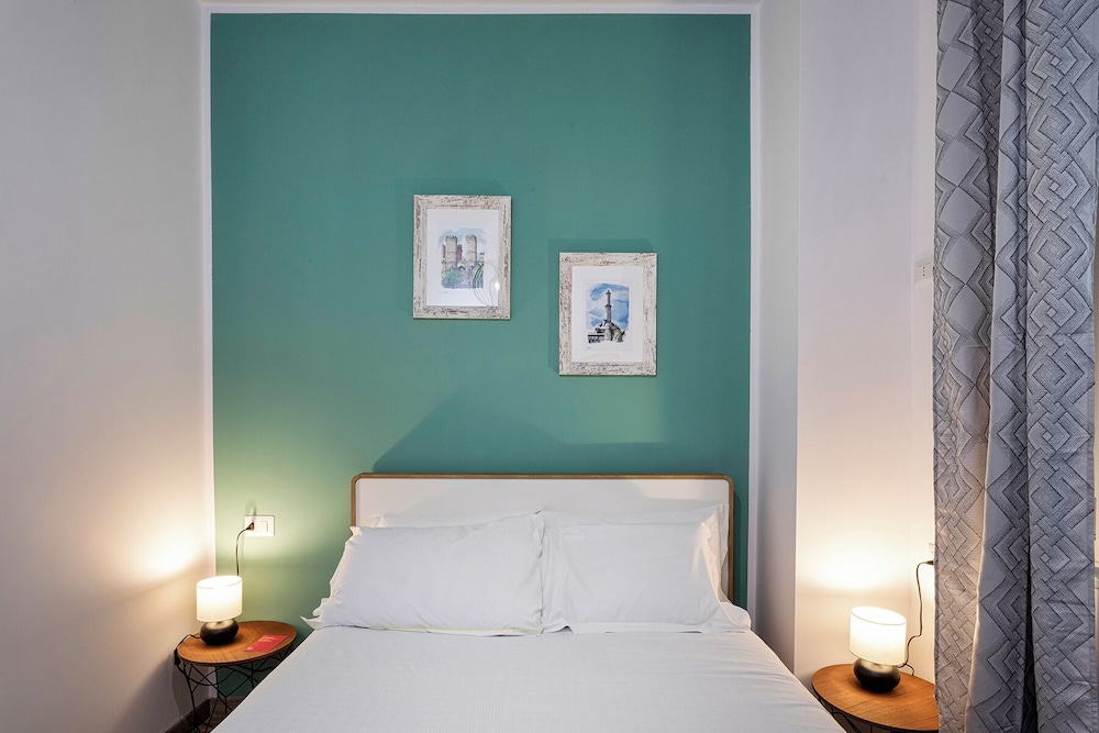 Art and Comfort near Lomellini Street