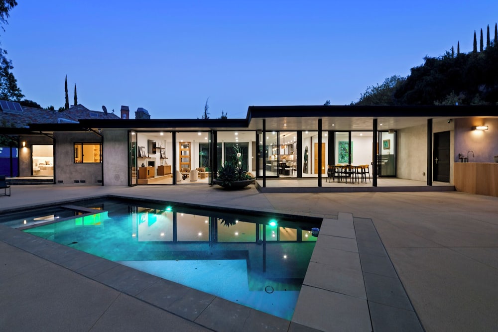 Valea Estate - Secluded Beverly Hills Retreat 1-acre Oasis