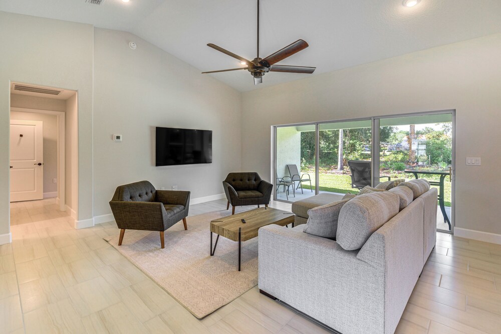 Newly Built Golf Course Home in Palm Coast!
