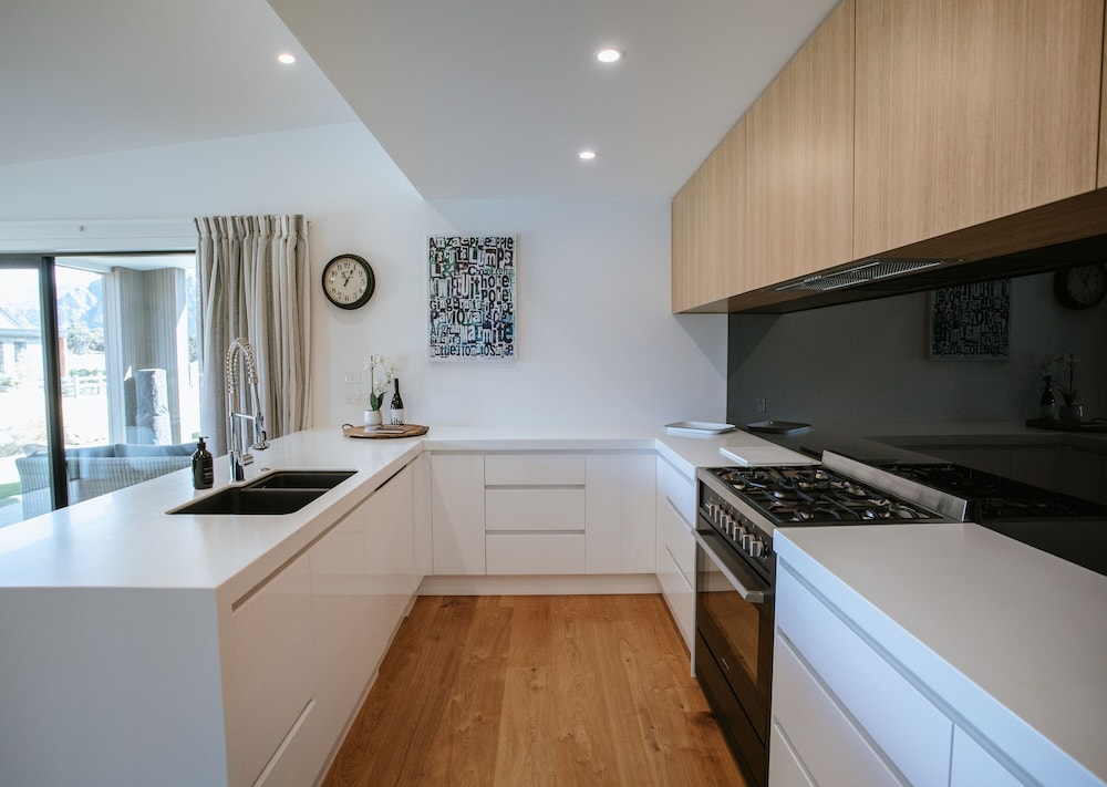 Bull Ridge Retreat - Sleeps 8 - Hot Tub view 3