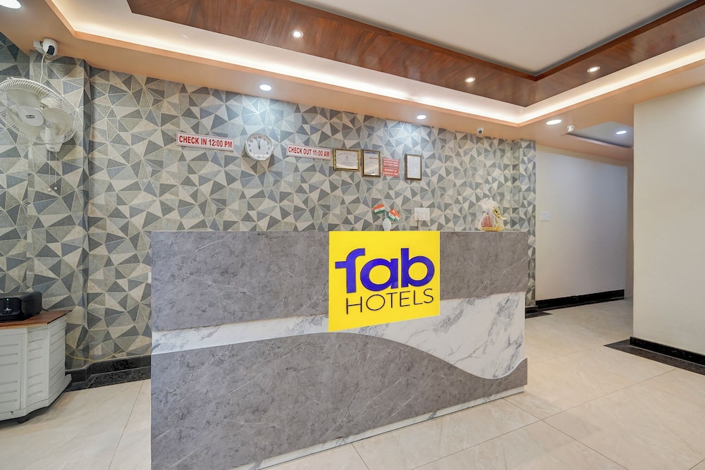 Fabhotel Raas Plaza