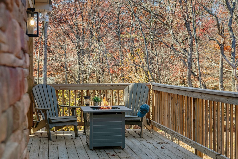 Stephen Way by Avantstay Hot Tub Game Room Albrightsville