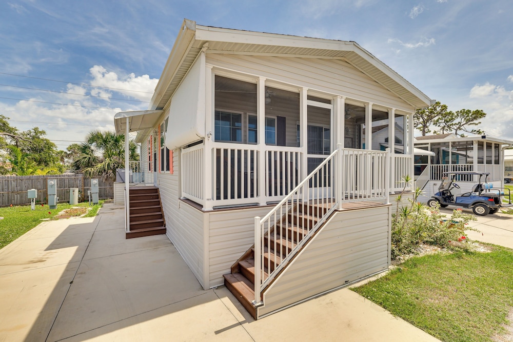 4 Mi to Fort Myers Beach: Home w/ Resort Perks!