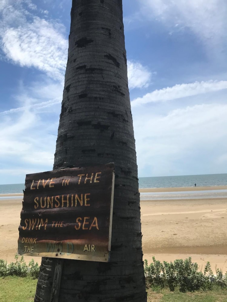 Hua Plee Lazy Beach