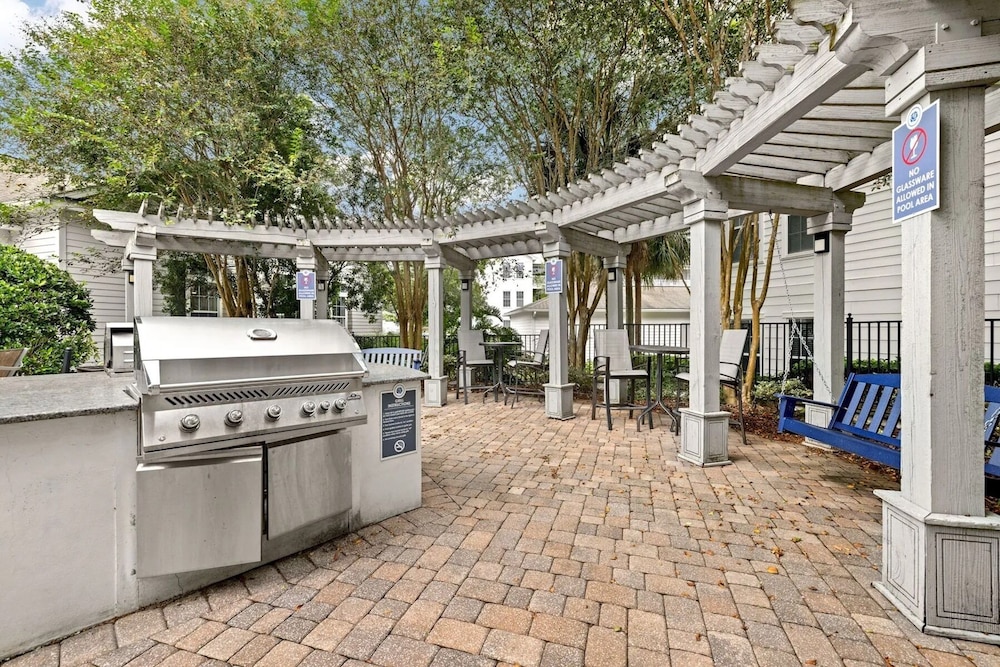 Landing Furnished Apartments near UNF