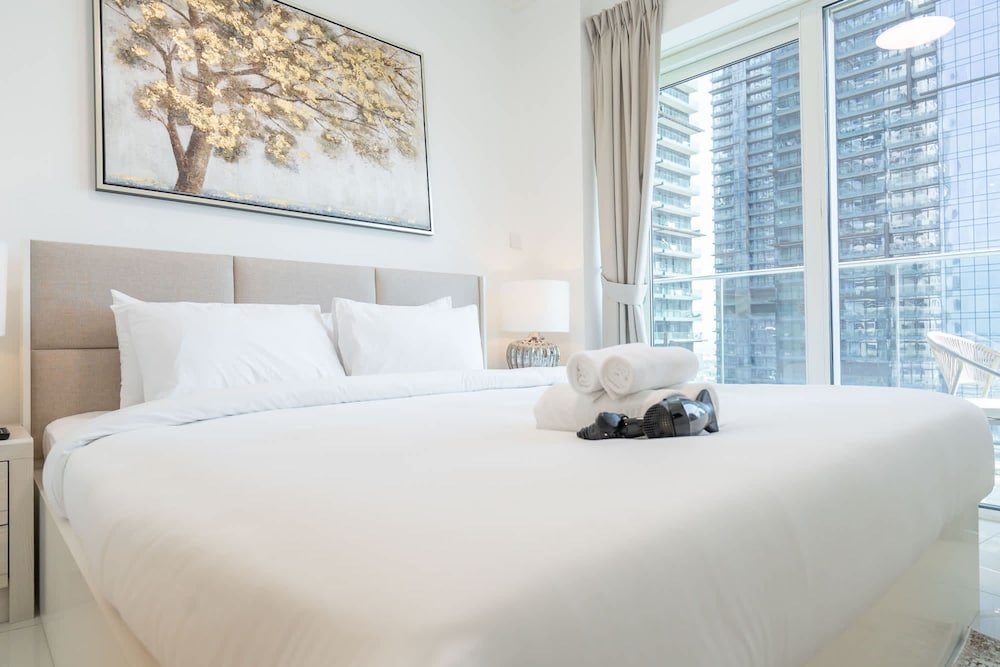 Marina Views and a 3 Bedroom Apartment in Dubai Marina