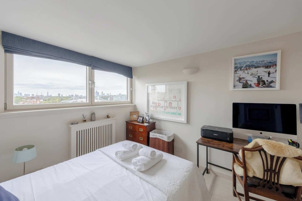 Scenic Riverside 2BD Flat - Chelsea