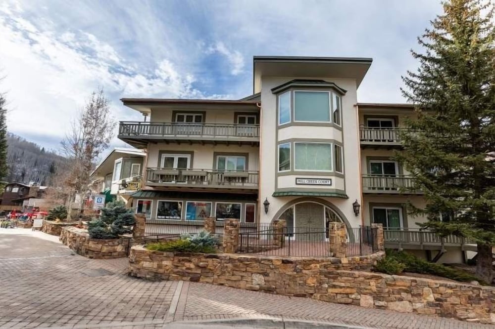 Condo with Vaulted Ceiling & Spectacular Mountain Views by RedAwning