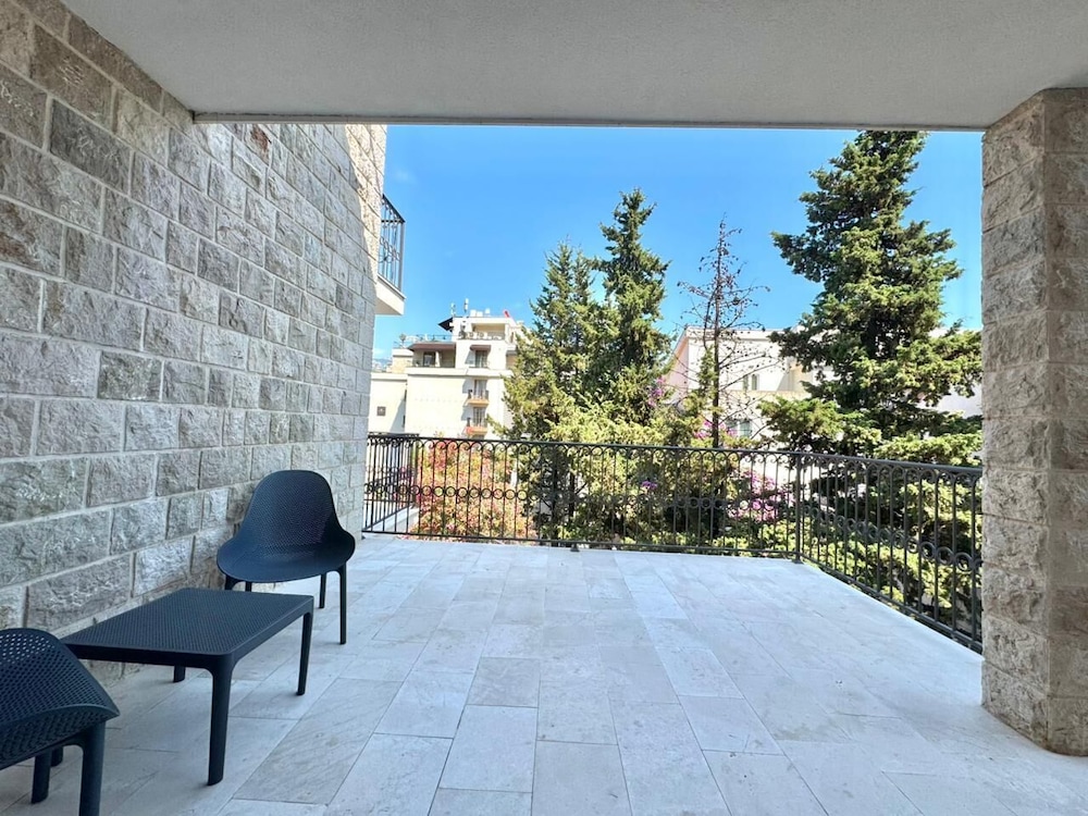 Sunny Bay Apartments