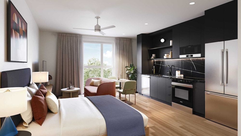 Resort-style Amenities Pool, Dining, Bar, Terrace South Lamar Stay The Code by Avantstay
