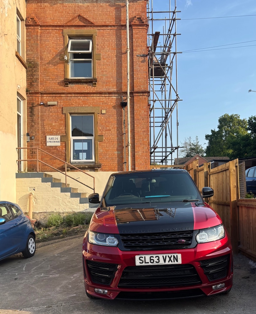 Modern 2-bed Victorian Apartment - Sleeps 6 & Pets