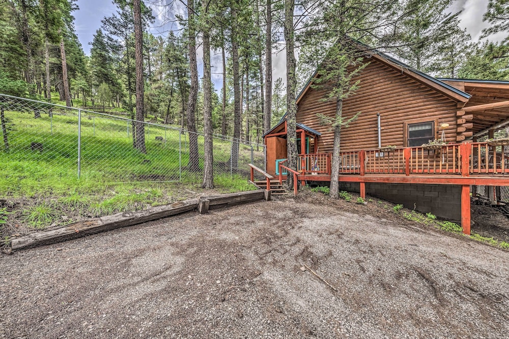 Tree-lined 'polly's Perch' w/ Mountain Views! view 2