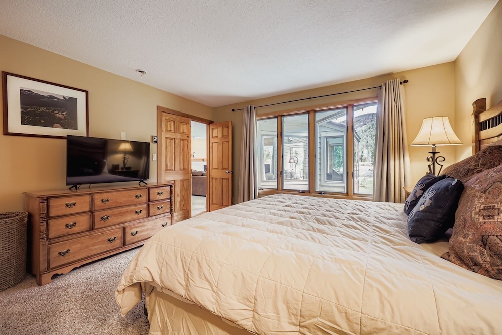 1702 The Willows 1 Bedroom Condo