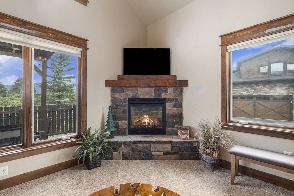 Twin Pines -- Ev 6123 3 Bedroom Townhouse by RedAwning - Property Image 4