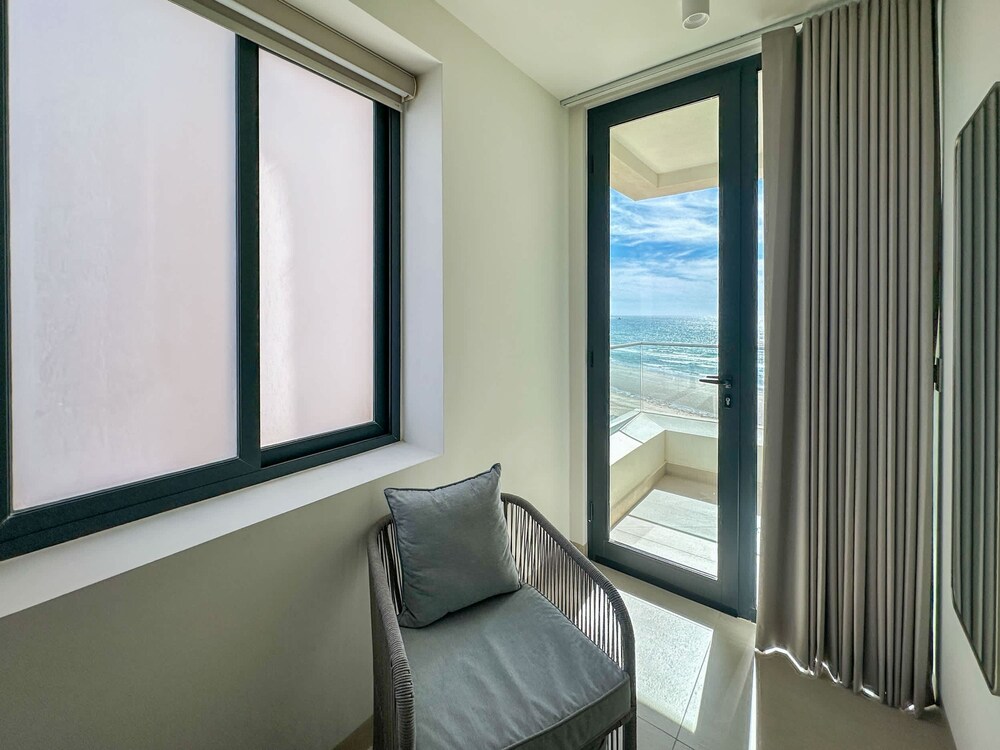 Paradise Found Luxe 2BR Condo in Iconic Location