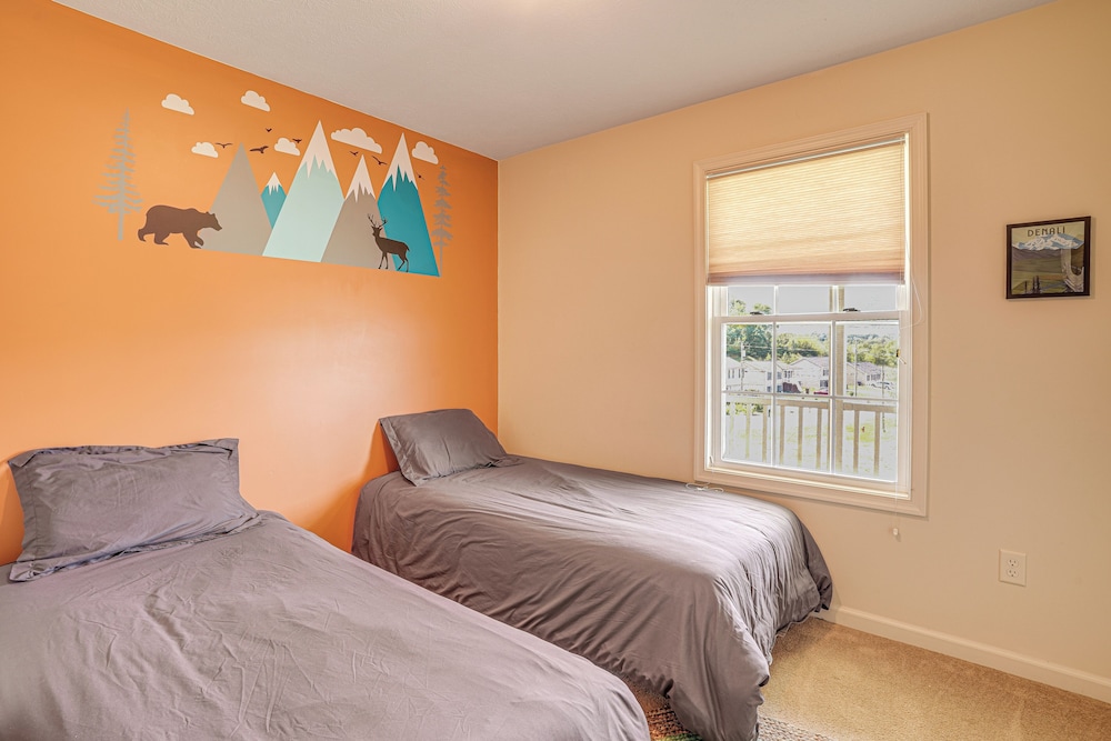 Charming Shenandoah Retreat w/ Deck & Grill! view 5