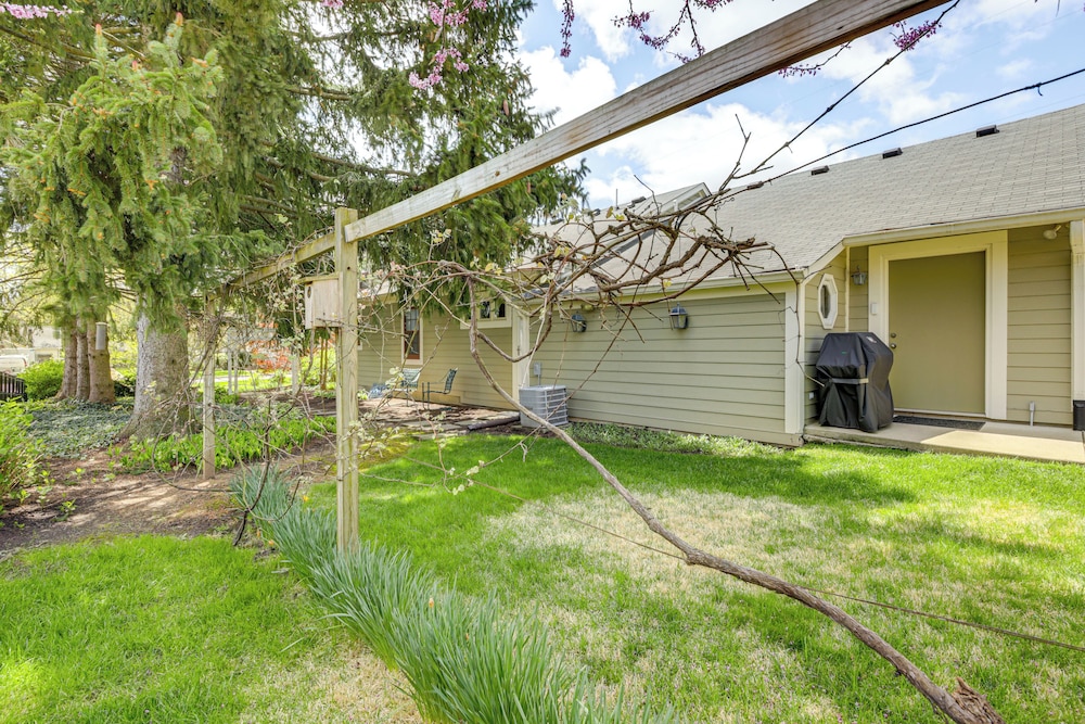 Walk to Main St & Parks: Zionsville Village Home