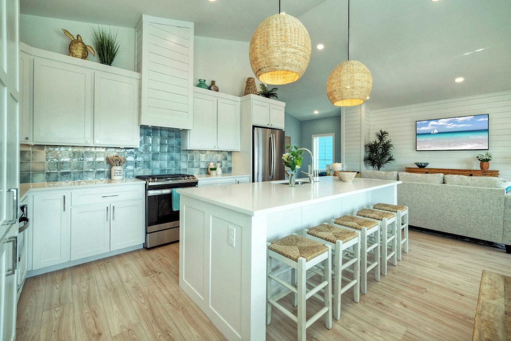 Sleeps 22 2 Homes w/ Private Pool + Patio Walkable Location, Golf Cart Zone