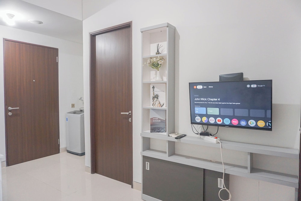 Comfy And Homey 2Br Transpark Cibubur Apartment