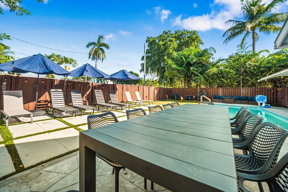 Spacious 6BR Beach Getaway w/ Heated Pool