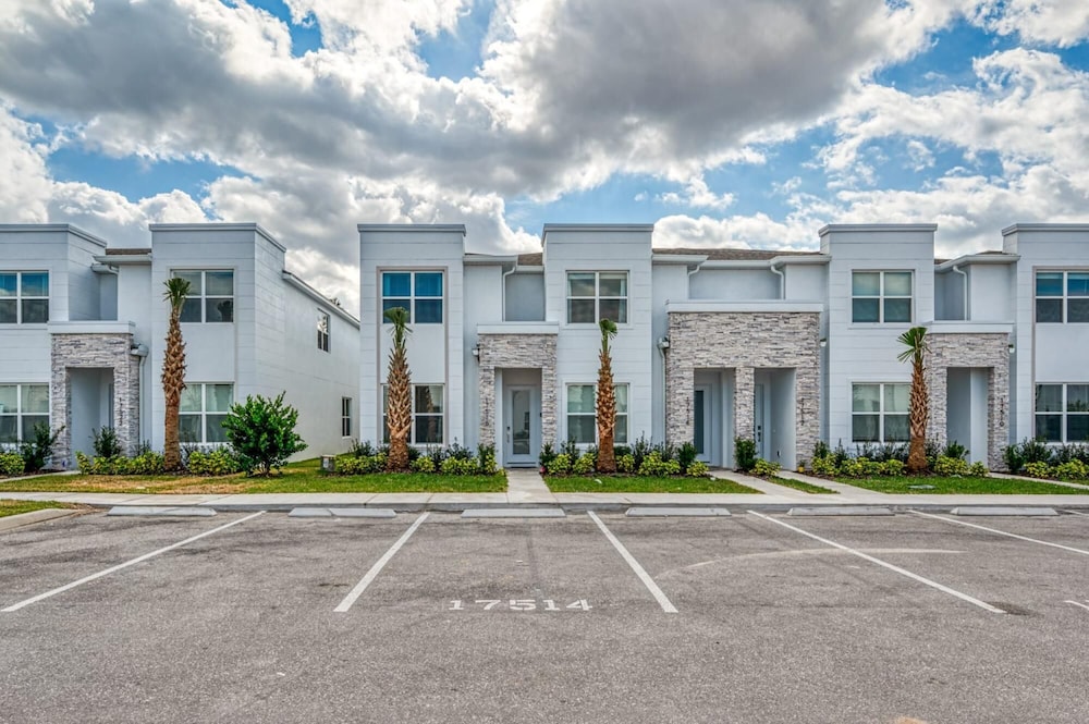Pleasant Townhome With Private Pool Near Disney view 5
