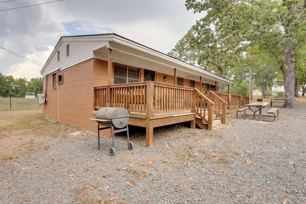 Bring Your Boat! Greers Ferry Lake Home w/ Slip