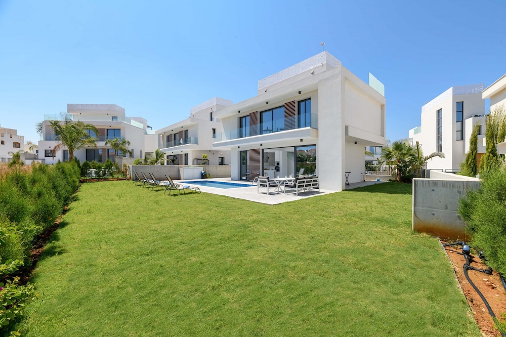 By The Beach - White Coral Villa