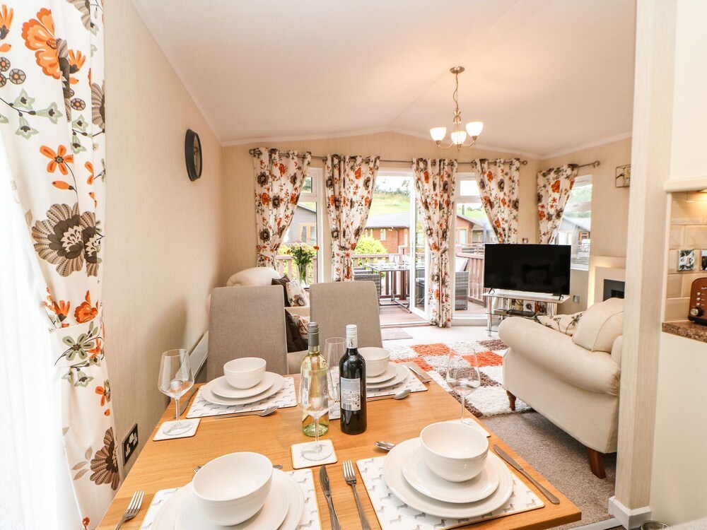 10 Poppy Lodge