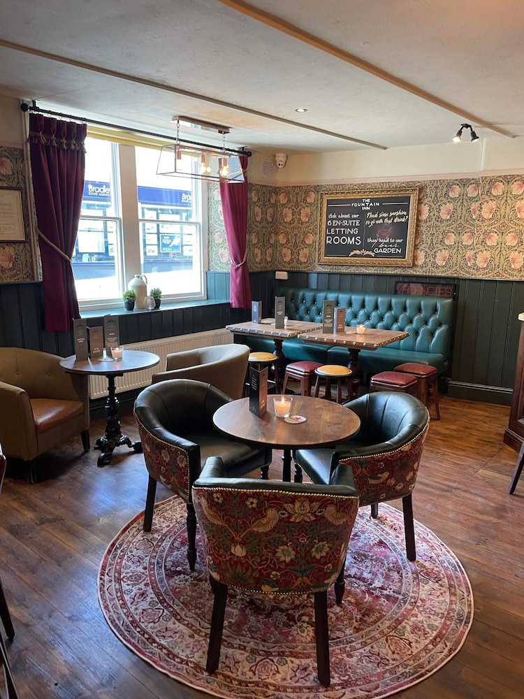 Okehampton Vacations - The Fountain Inn - Property Image 1