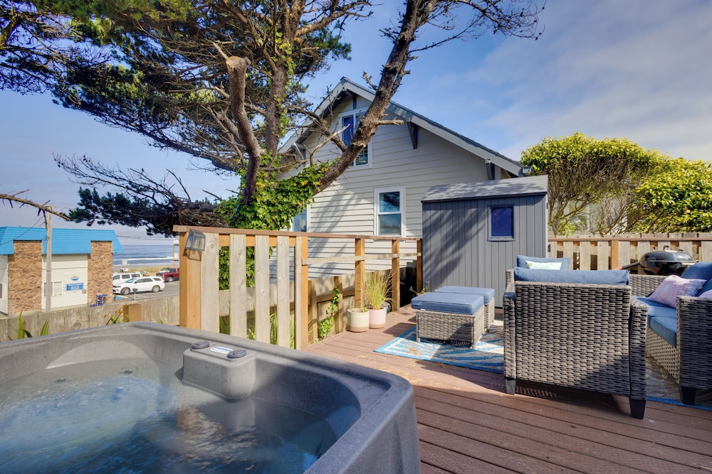 Walk to Shore: Rockaway Beach Retreat w/ Hot Tub!